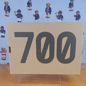 Empty shoe box Yeezy 700 V3 Dark Glow size 10 shoe box